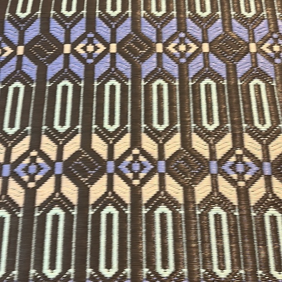 Geometric pattern rug. - Picture 2 of 3